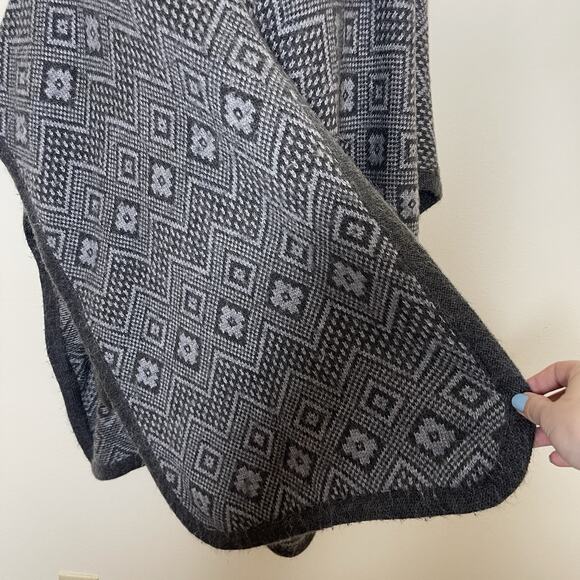 ALPAFINA Women's Grey Alpaca Wool Aztec Print Shawl Wrap Cardigan Western‎ OS - Picture 3 of 6